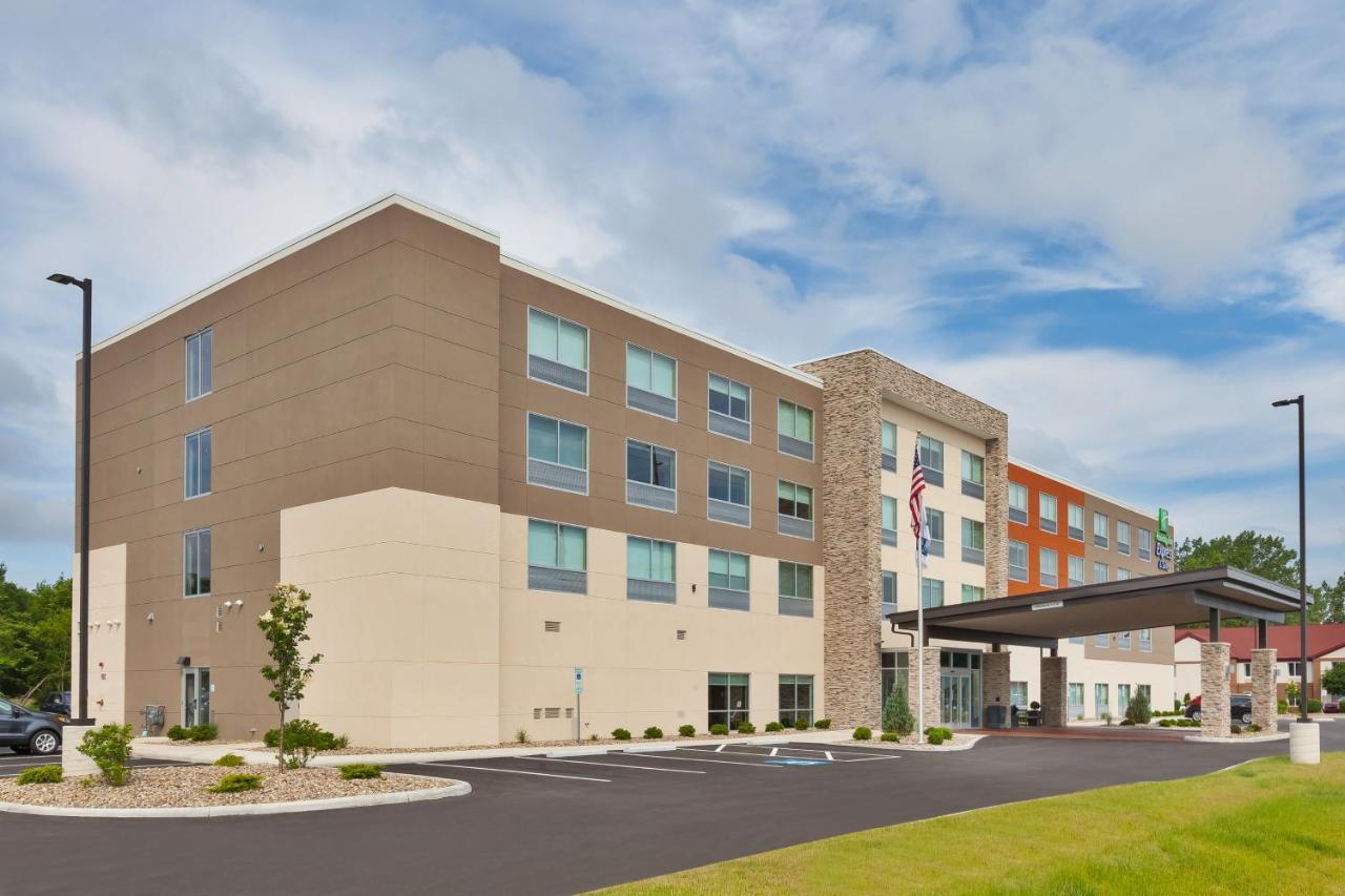 Holiday Inn Express & Suites - Milan - Sandusky Area By Ihg Luaran gambar